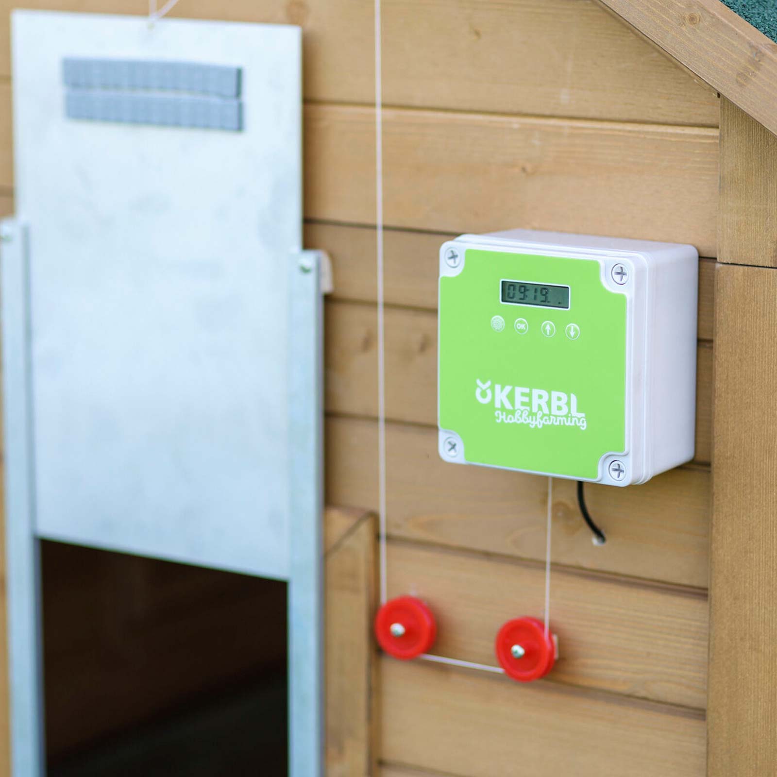 Kerbl ușă automată cu energie solară pentru coteț păsări fără cursor